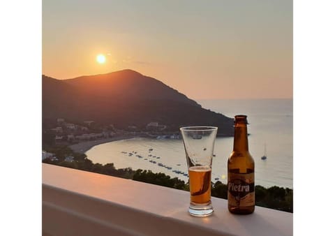 Natural landscape, View (from property/room), Balcony/Terrace, Lake view, Mountain view, Sea view, Drinks, Sunset