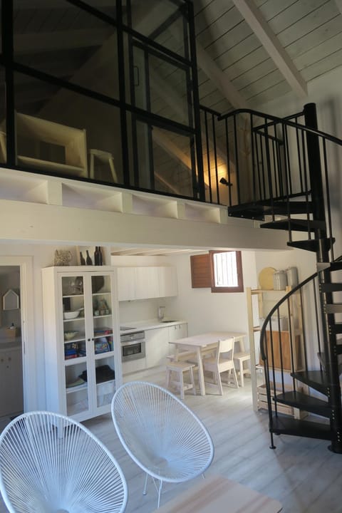 Communal lounge/ TV room, Lobby or reception, Lounge or bar