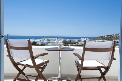 Restaurant/places to eat, Natural landscape, Balcony/Terrace, Beach, Sea view, Supermarket/grocery shop