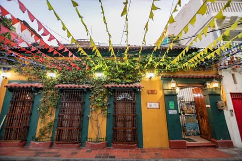 Facade/entrance