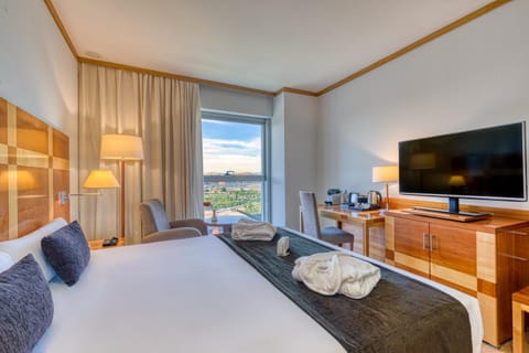 TV and multimedia, Coffee/tea facilities, View (from property/room), Photo of the whole room, City view