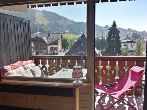 Patio, Spring, Day, Summer, View (from property/room), Balcony/Terrace, Dining area, Autumn, On site, Mountain view