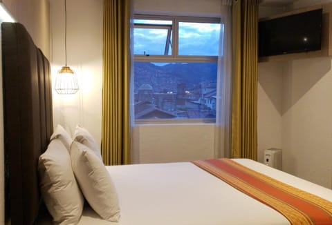 Photo of the whole room, City view