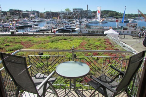 Garden, Balcony/Terrace, Balcony/Terrace, Logo/Certificate/Sign, Lake view, Lake view