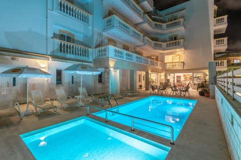Property building, Pool view, Swimming pool, Swimming pool