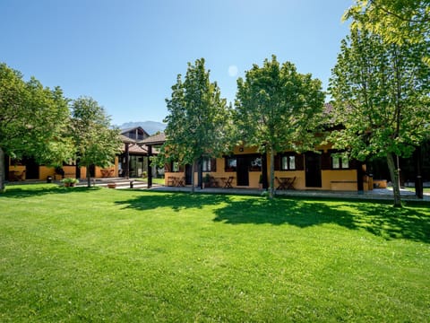 Property building, Garden, Balcony/Terrace