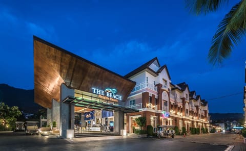 Property building, Facade/entrance, Night, Neighbourhood, City view, Street view, Location
