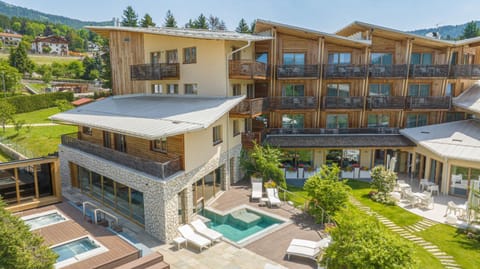 Property building, Garden, Spa and wellness centre/facilities