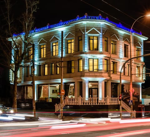 Night, Street view