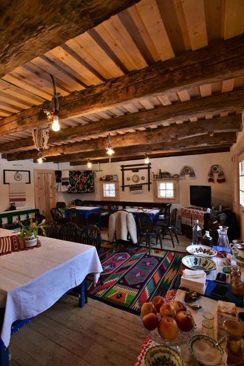 Restaurant/places to eat, Communal lounge/ TV room