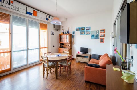 TV and multimedia, Living room, Dining area