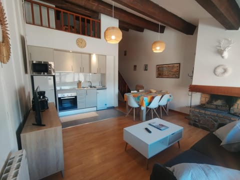 Kitchen or kitchenette, Living room