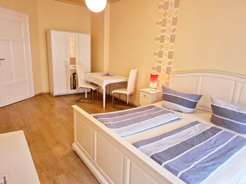 Bed, Photo of the whole room, Seating area, Bedroom, wardrobe