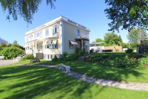 Property building, Day, Garden