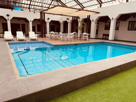 Day, Swimming pool, sunbed