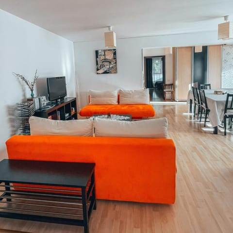 Communal lounge/ TV room, TV and multimedia, Living room, Dining area