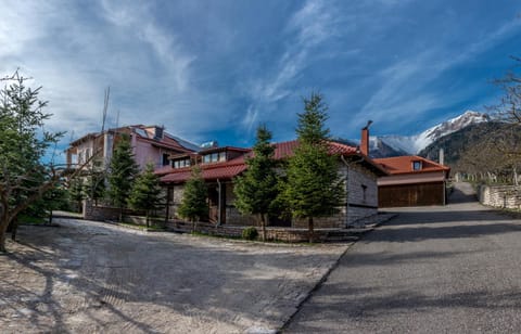 Facade/entrance