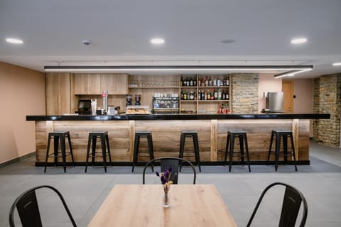 Lounge or bar, Food and drinks, Drinks