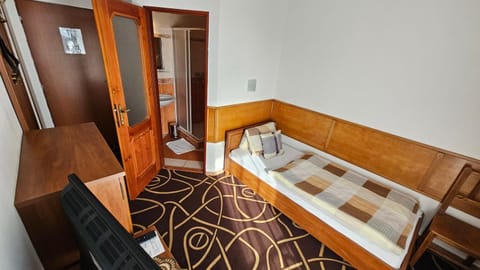 Photo of the whole room, air conditioner