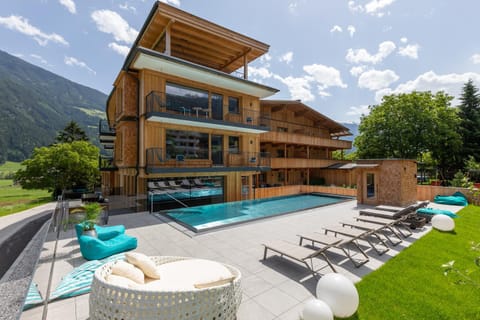 Property building, Balcony/Terrace, Swimming pool, Swimming pool