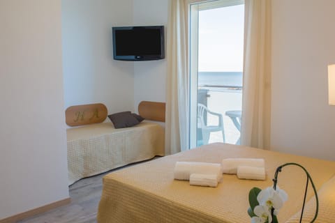 TV and multimedia, Photo of the whole room, Bedroom, Sea view