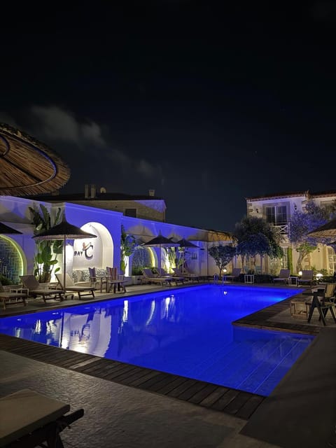 Night, Pool view, Swimming pool, sunbed