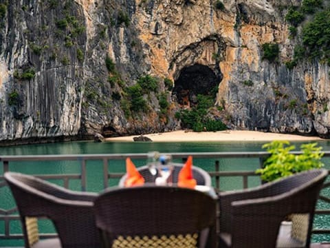 Nearby landmark, Natural landscape, Seating area, Mountain view