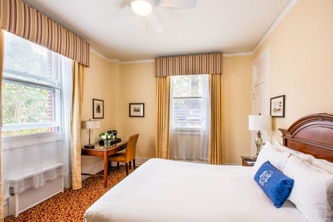 Bathroom, Coffee/tea facilities, City view, Street view