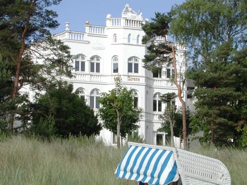 Facade/entrance, Beach, On site