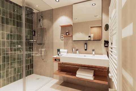 Shower, Bathroom, Decorative detail, towels