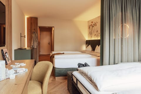 Bed, Photo of the whole room, Decorative detail, furniture