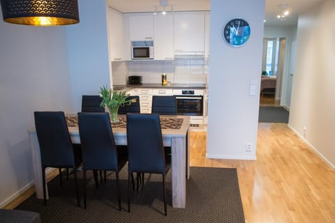 Coffee/tea facilities, Kitchen or kitchenette, Dining area