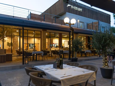 Property building, Restaurant/places to eat, Lounge or bar