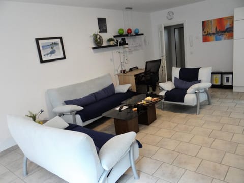 Living room, Photo of the whole room