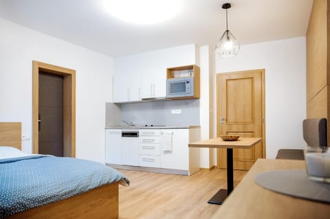 Coffee/tea facilities, Kitchen or kitchenette, Photo of the whole room, Dining area