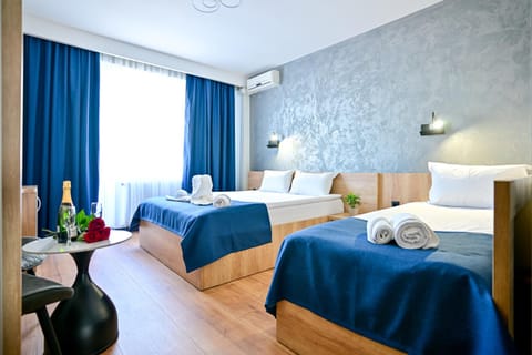 Bed, Photo of the whole room, Bedroom, air conditioner