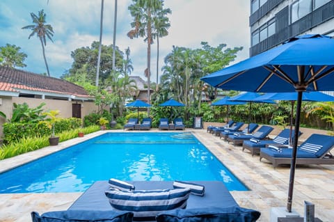 Property building, Restaurant/places to eat, sunbed