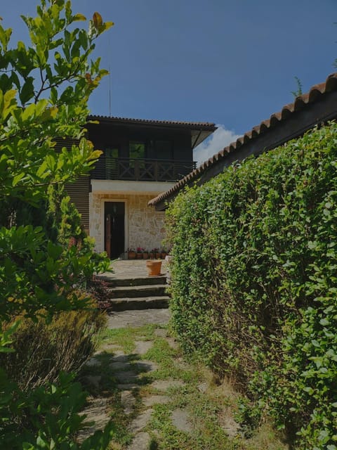Property building, Day, Garden, Garden view