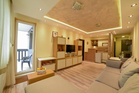 TV and multimedia, Living room, Seating area, Evening entertainment