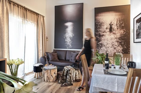 Living room, Dining area