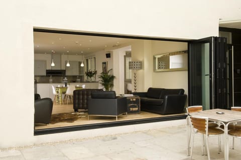 Facade/entrance, Lounge or bar