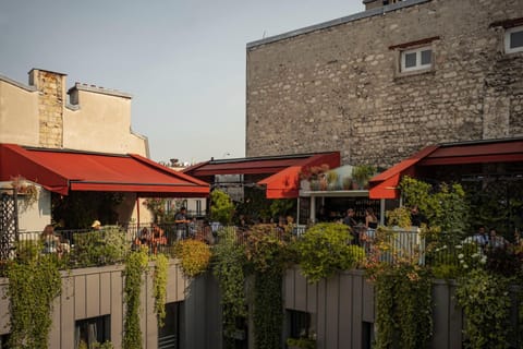 Property building, Day, Lounge or bar