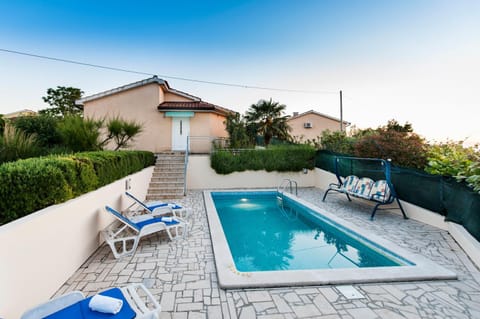 Swimming pool, Swimming pool