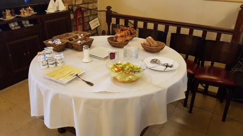 Food, Continental breakfast