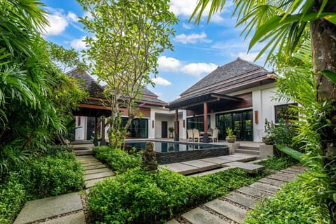 Property building, Garden, Garden view, Swimming pool