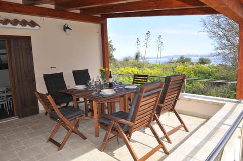 Natural landscape, Garden, View (from property/room), Balcony/Terrace, Seating area, Garden view, Sea view