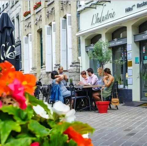Property building, Restaurant/places to eat, Day, People, Summer, View (from property/room), View (from property/room), Balcony/Terrace, Other, Autumn, On site, Street view, Street view, Seasons, Location, group of guests
