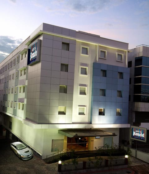 Facade/entrance, Bird's eye view