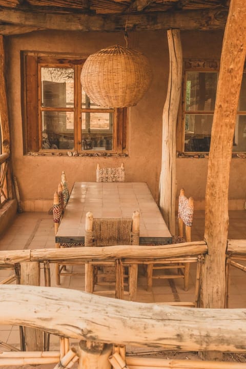 Restaurant/places to eat, Balcony/Terrace, Dining area