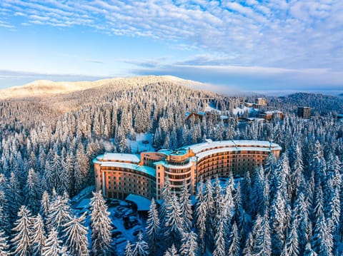 Facade/entrance, Winter